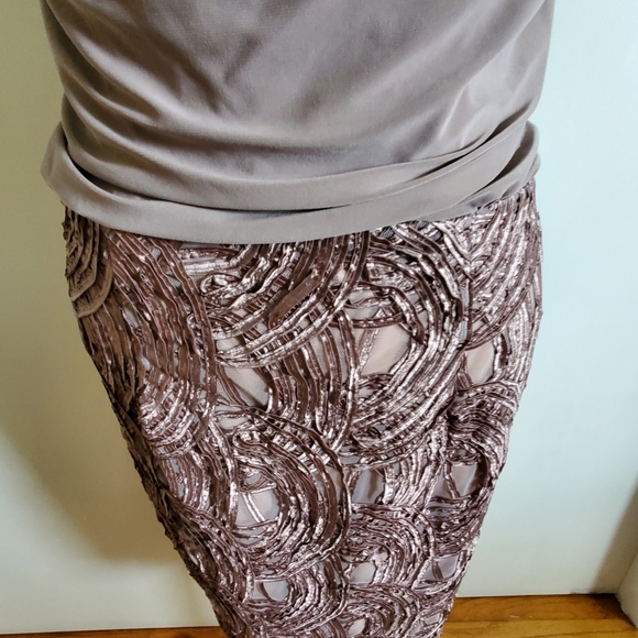 Stunning Statement Dress - Picture 8 of 9